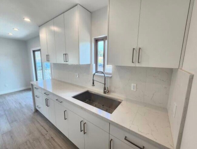 Building Photo - 10845 White St