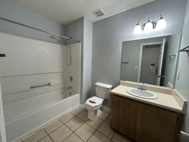 Building Photo - Home For Rent