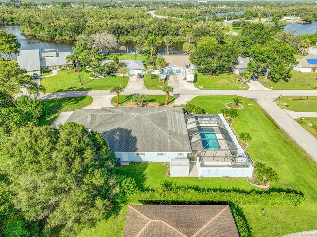 Building Photo - 154 SE Naranja Ave
