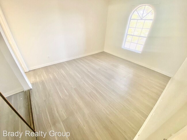 Building Photo - 2 br, 2 bath House - 2978 Juniper Hills #201