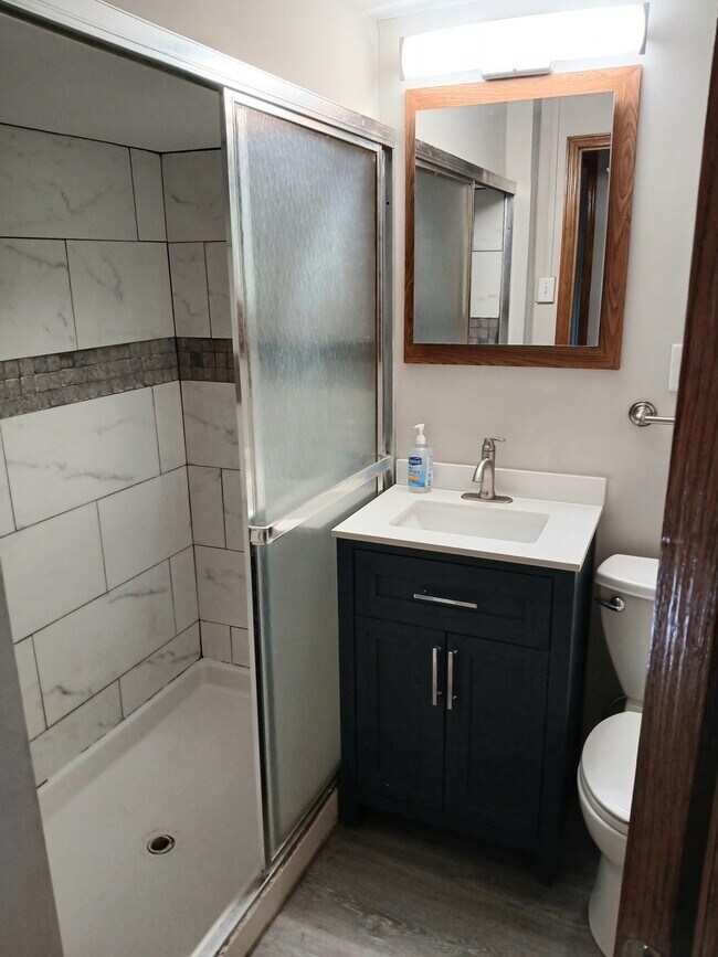 Building Photo - 112 Hazel Ct