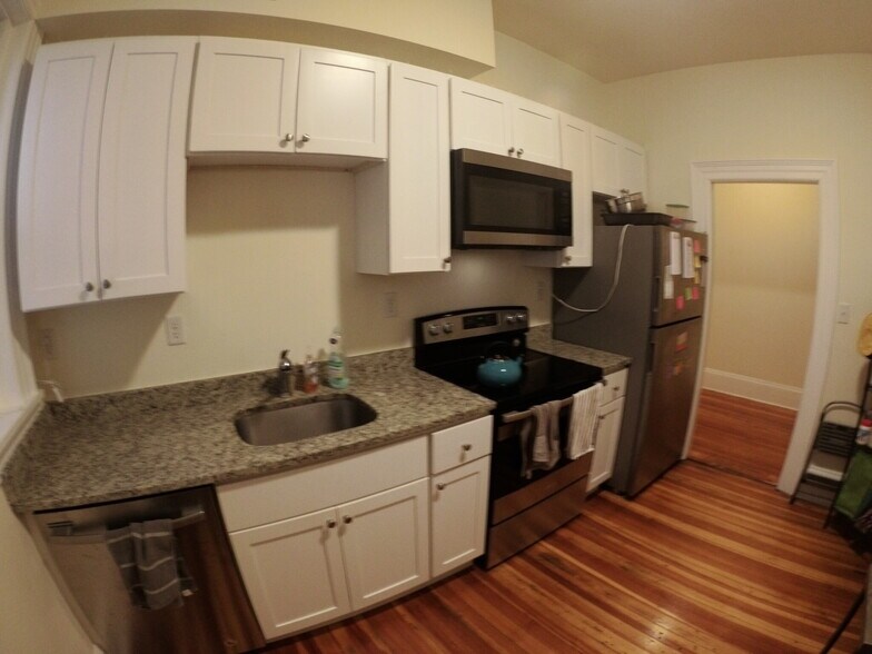 Building Photo - 1463 Beacon St