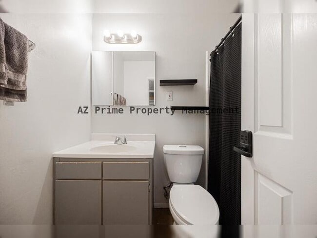 Building Photo - 351 E Encanto Dr