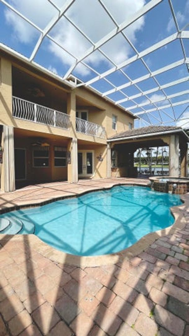 Building Photo - 9843 Vía Amati