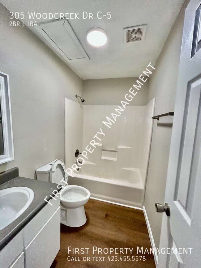 Building Photo - 305 Woodcreek Dr C