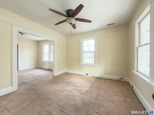 Building Photo - 72 Roosevelt Ave