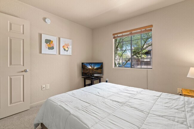 Building Photo - Furnished 3 Bedroom close to Downtown Tucson Pima West and U of A
