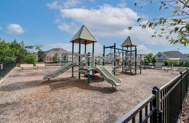 Building Photo - 4579 Silver Oak Dr SW