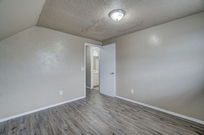 Building Photo - 4 bed, 2 bath home in Moore