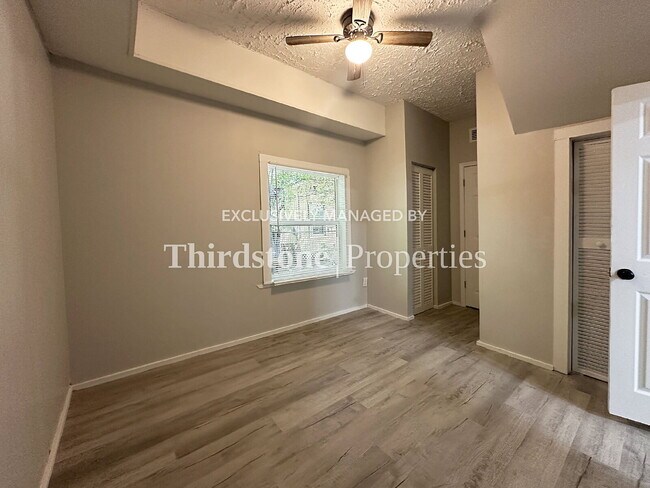 Building Photo - 856 W Palm Ave