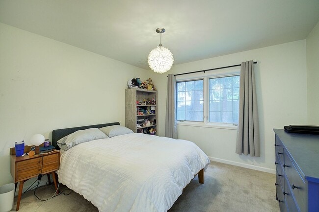 Building Photo - 5bd/2.75ba Mercer Island Home