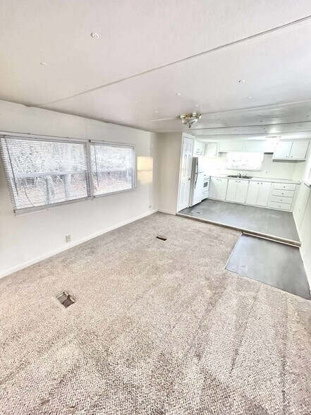 Building Photo - 400 Ball Park Rd