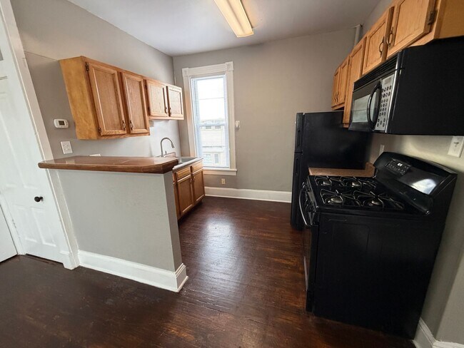 Building Photo - 203 W Dewald St