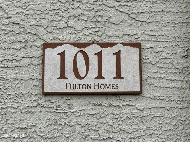 Building Photo - 1011 E Redwood Dr
