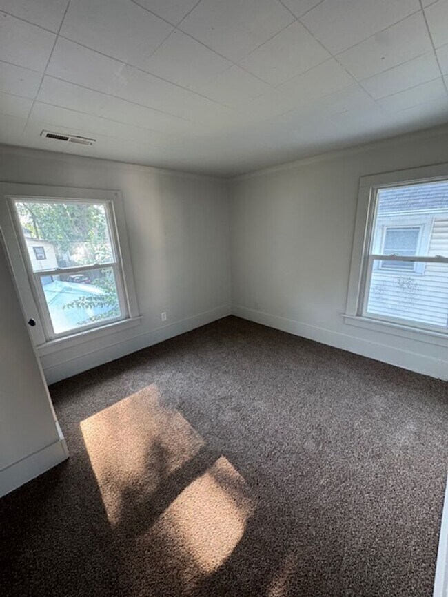 Building Photo - 1626 Kelly Dr