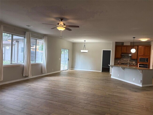 Building Photo - 1112 Vanderbilt Cir