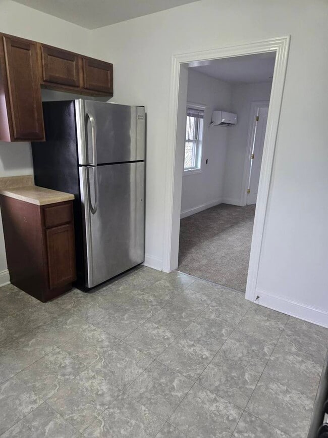 Building Photo - 417 N Main St