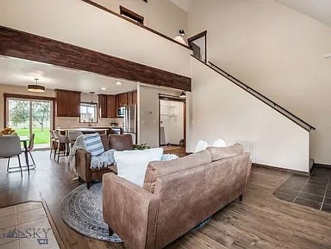 Building Photo - Cute House, Large Yard