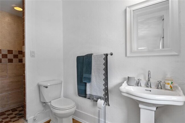 Building Photo - 918 16th St W