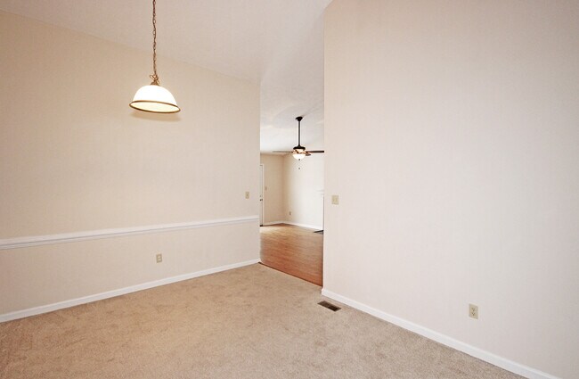 Building Photo - Charming Rancher in Fox Ridge Community