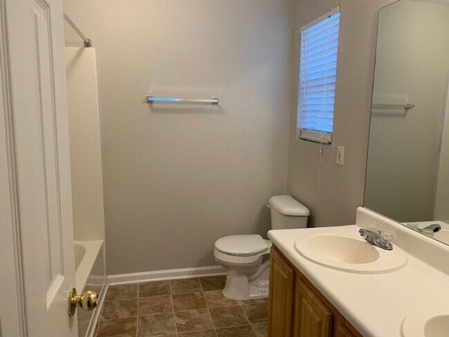 Building Photo - Coming Soon! Charming 3 Bedroom / 2 Bath Ranch Home in Jonesboro!