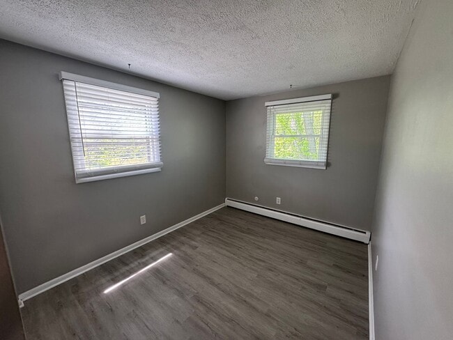 Building Photo - Two Bedroom Duplex with Heat Included! Nea...
