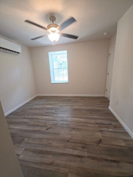 Building Photo - 325 Brenda Dr