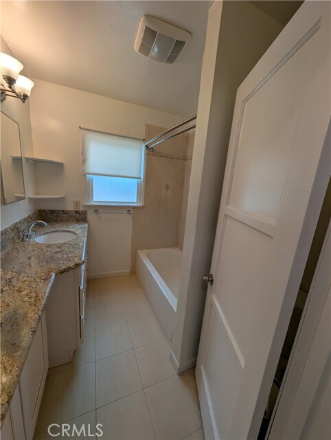 Building Photo - 1108 E Altadena Dr