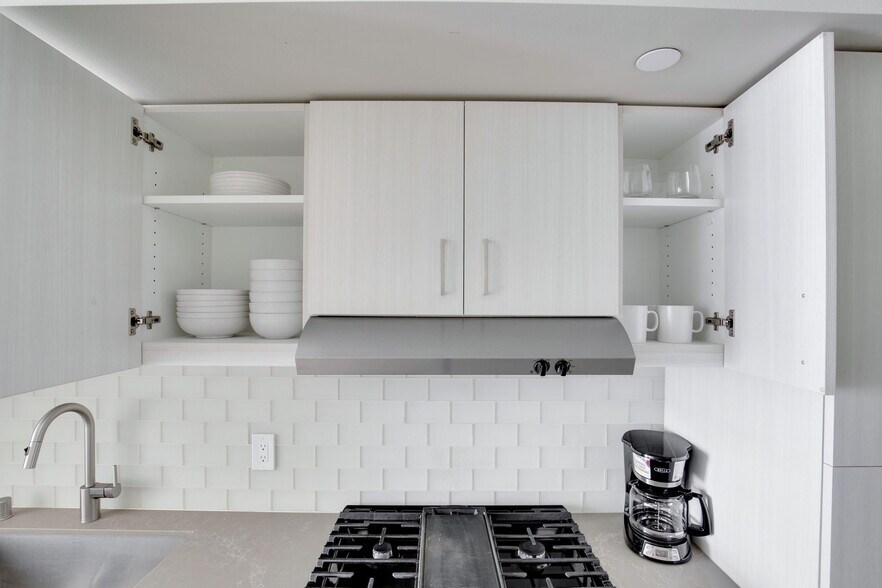 Building Photo - 210 Wall St