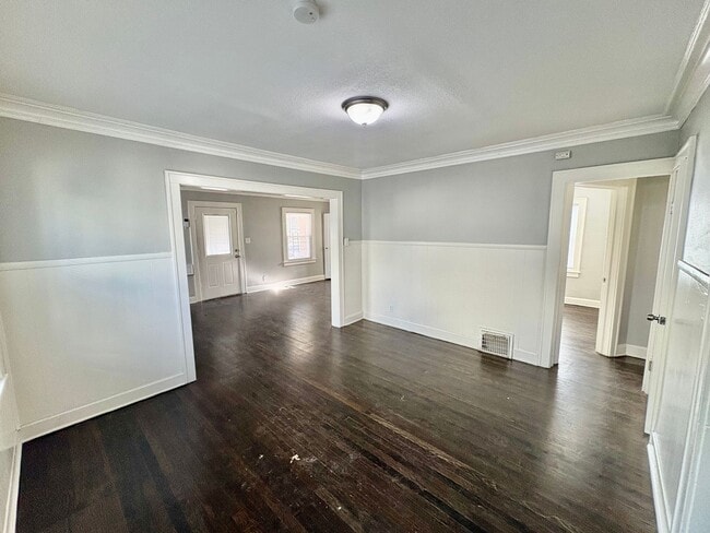 Building Photo - Spacious 2BR + Den with Hardwood Floors