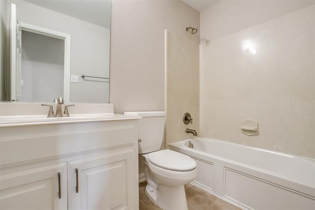 Building Photo - 2692 Lake Ridge Dr