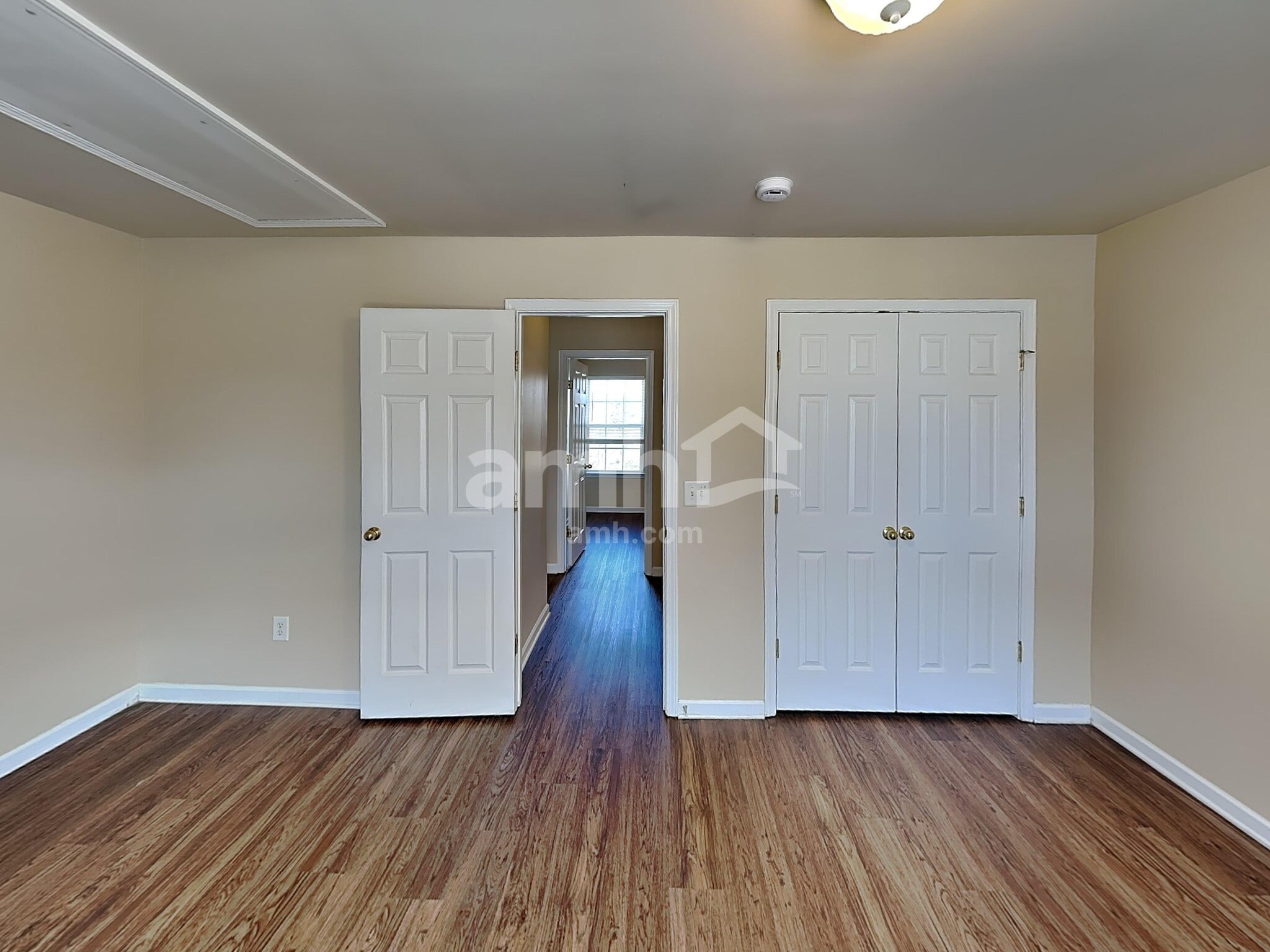 Building Photo - 1041 Vanguard Dr