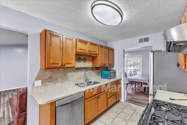 Building Photo - 11403 Largo Dr