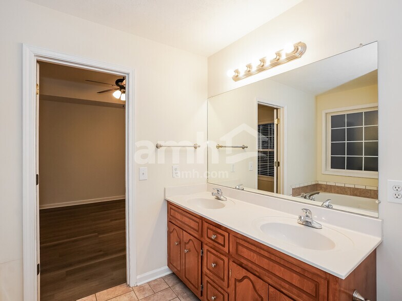 Building Photo - 3697 S Naples Ct