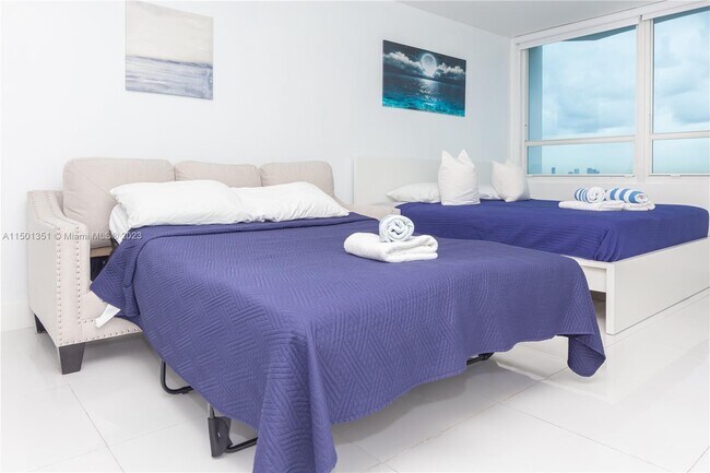 Building Photo - 5445 Collins Ave