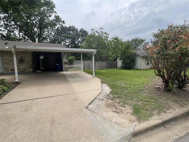 Building Photo - 207 Chippendale Ave