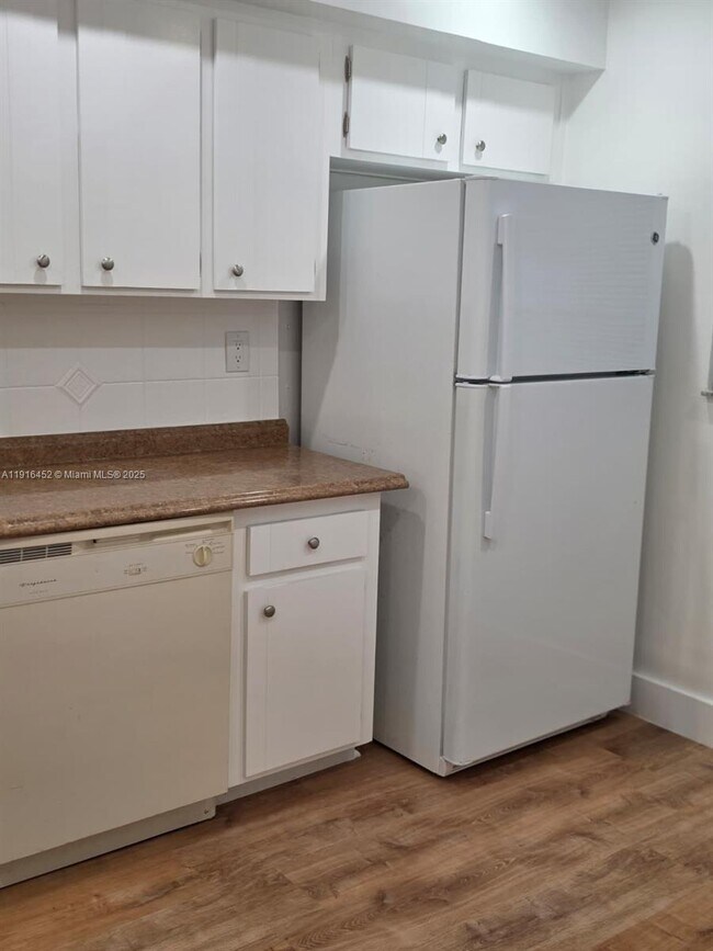 Building Photo - 7440 Harding Ave