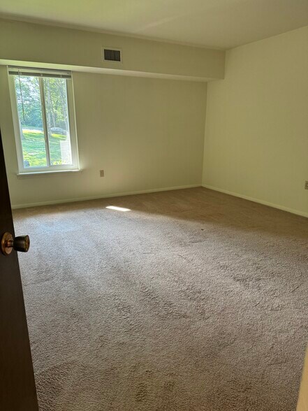 Building Photo - 930 Cricklewood Dr