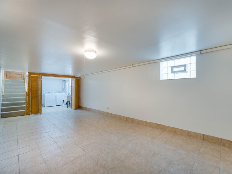 Basement - 4053 N Plainfield Ave