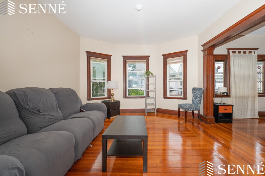 Primary Photo - 19 Lovell St