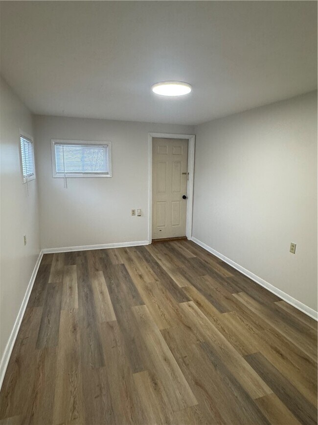 Building Photo - 202 E High St