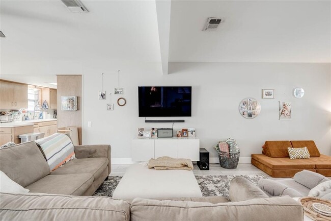 Building Photo - 11512 Oak Trail