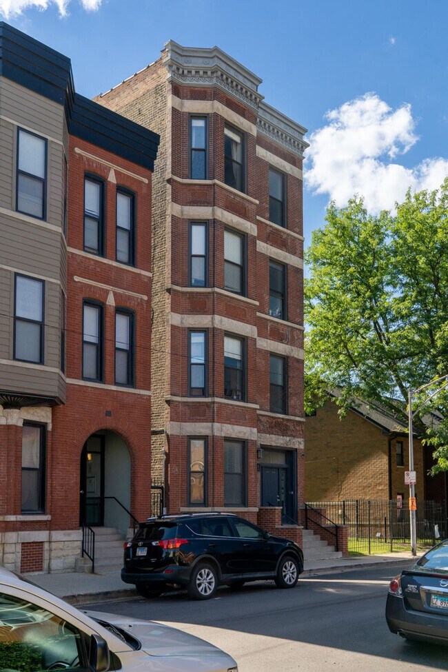 Building Photo - 736 N Throop St