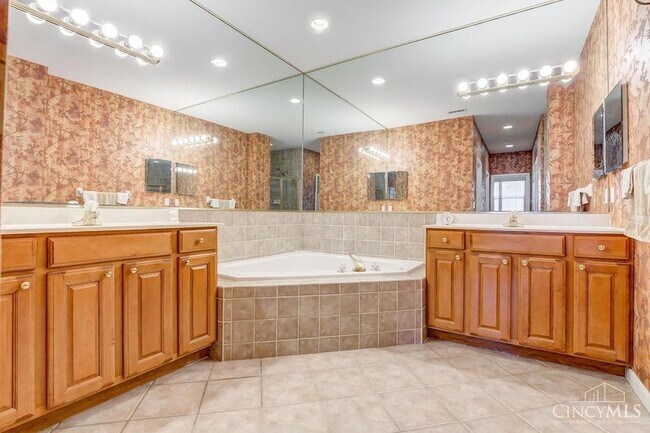 Building Photo - 6821 Gentry Ln