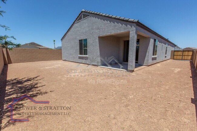 Building Photo - 827 W Nova Pl