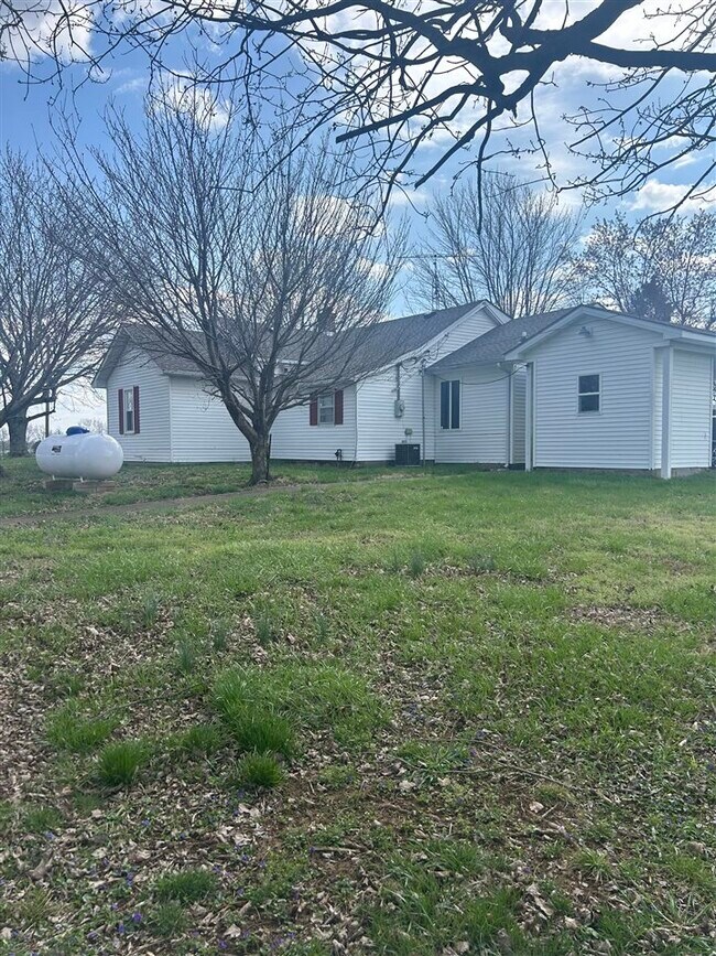 Building Photo - 167 Hydro Pondsville Rd