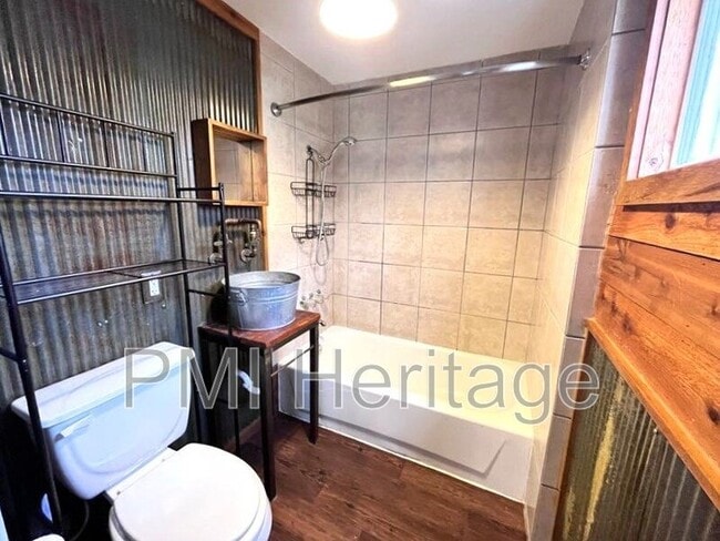 Building Photo - 122 W Pine St