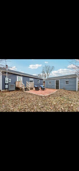 Building Photo - 5168 Caroline Ave