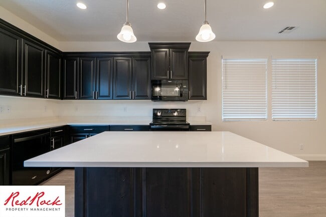 Building Photo - 3 Bedroom Single-Level Home In Quiet St. G...