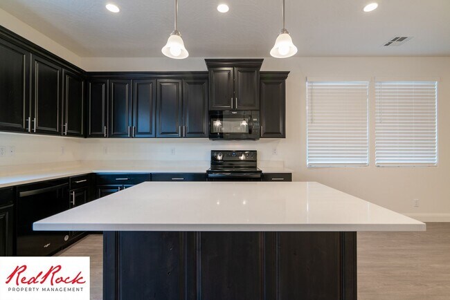 Building Photo - St. George 3 Bedroom Single-Level Home–$30...